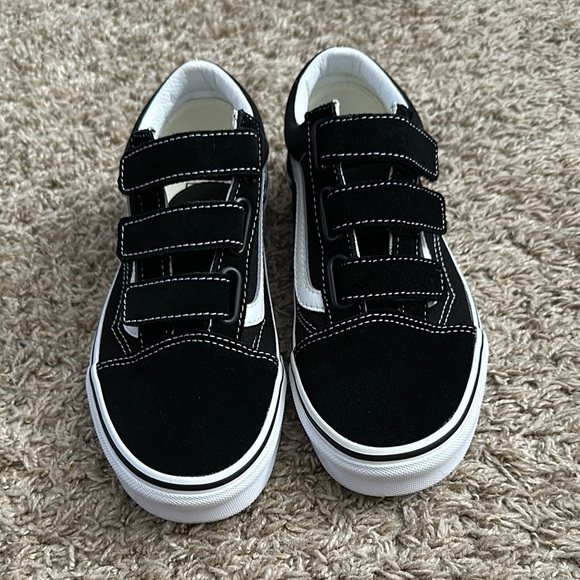Vans - Picture 1 of 7